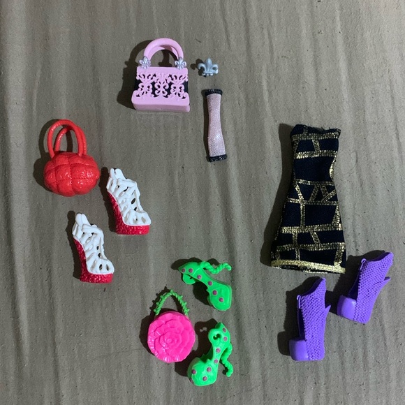 Venus, Clawdeen, Ghoulia, and Rochelle Replacement Parts, “Ghouls Night Out” - Picture 1 of 10